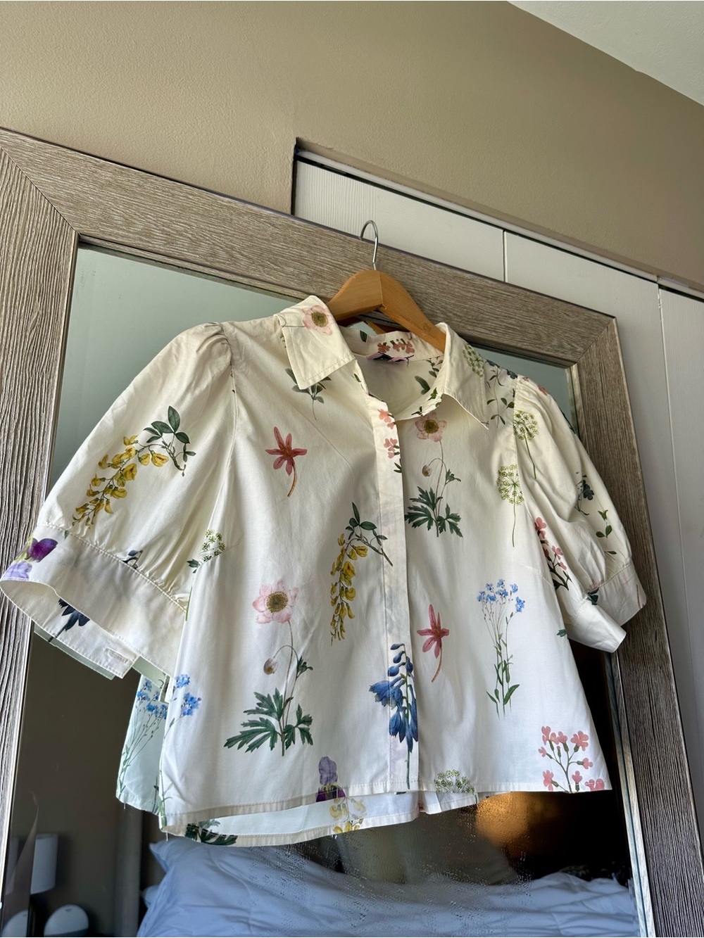 Entro Boutique White Floral Cropped Collared Loose Blouse 100% Cotton Medium